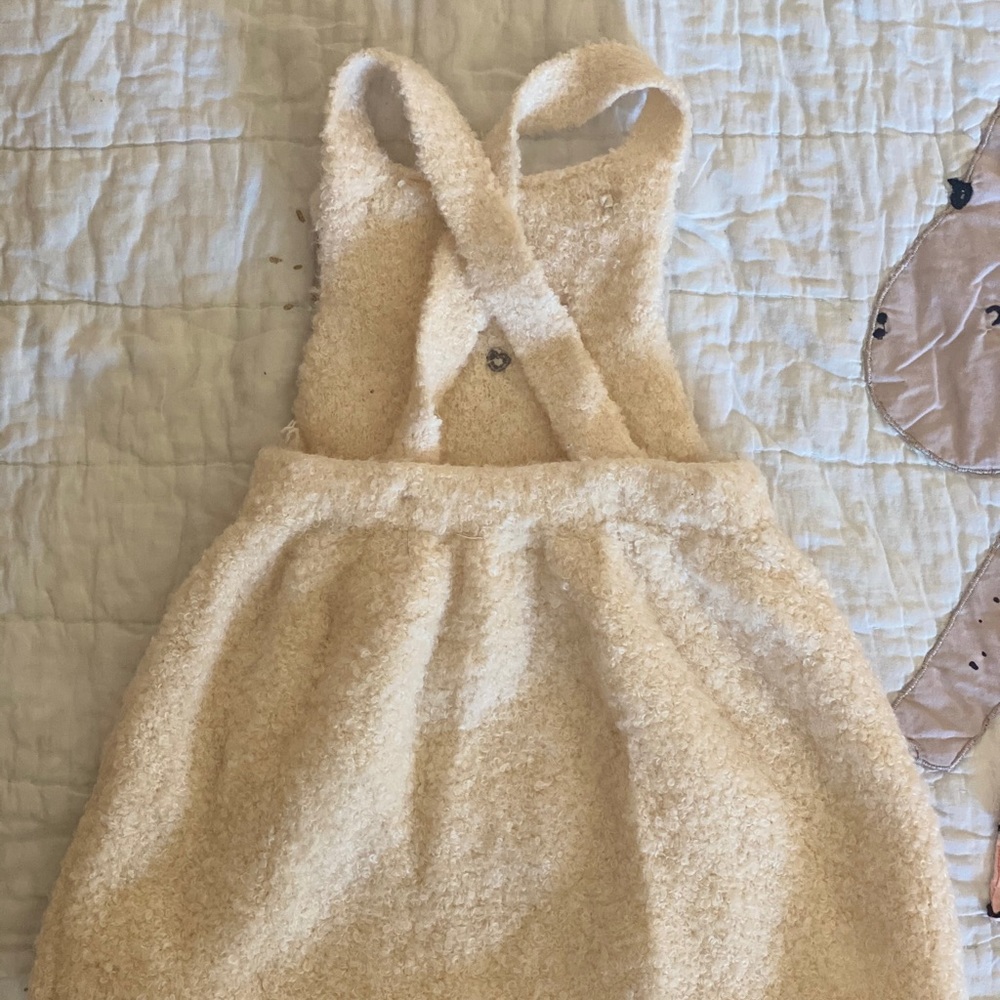 HP🐑 ZARA | Ivory Fuzzy Bear Cross Dress - Picture 2 of 2